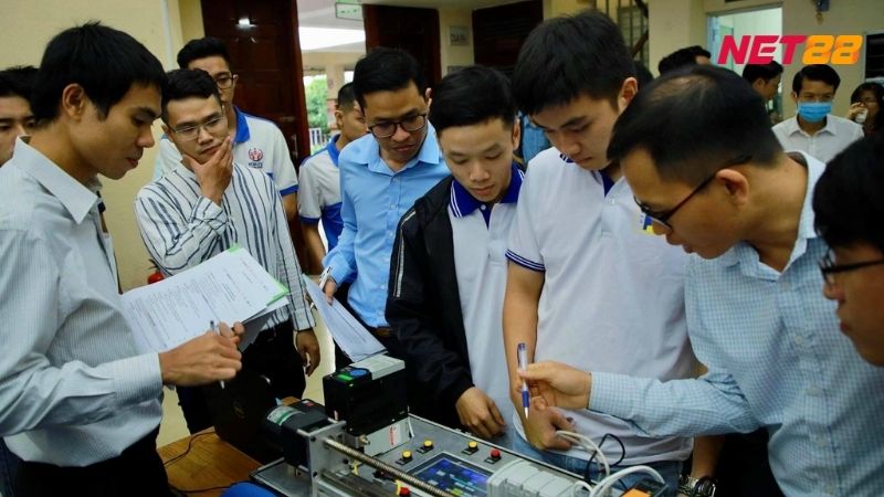 Nam Phạm là cựu sinh viên năng động tham gia nhiều dự án thực tế của đại học Bách Khoa